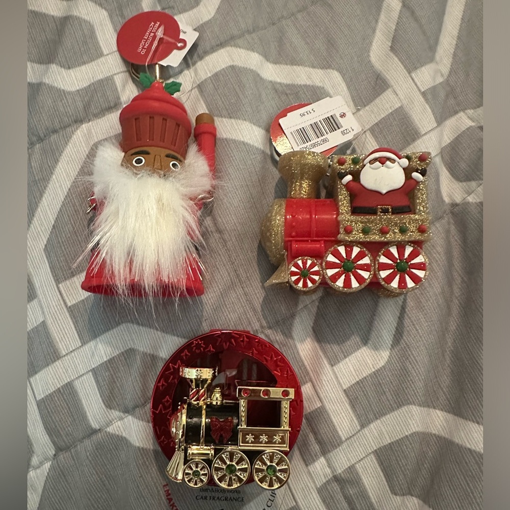 Bath & Body Works hand sanitizer holders Car Fragrance Holder with sound. NWT